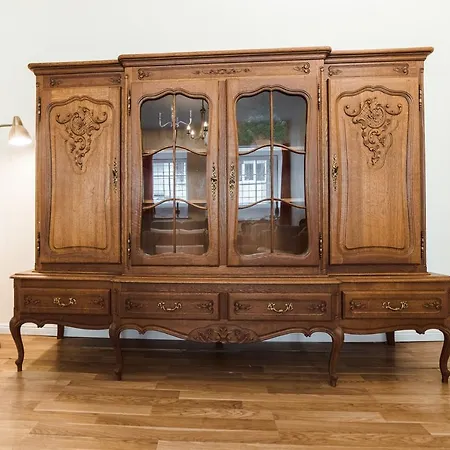 Private Classical In Trendy Uptown Area