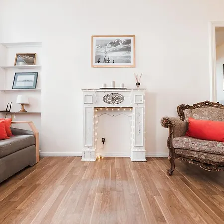 Private Classical In Trendy Uptown Area * Вільнюс