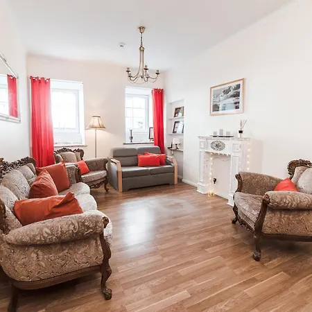 Apartment Private Classical In Trendy Uptown Area