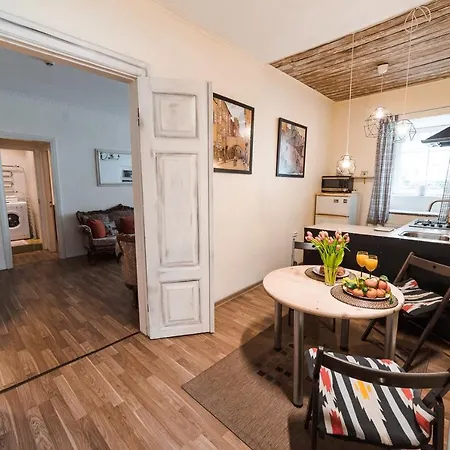 Private Classical In Trendy Uptown Area Apartment