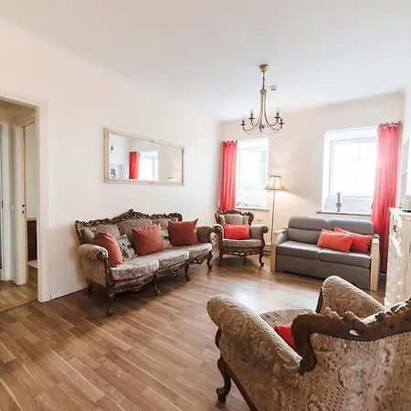 Private Classical In Trendy Uptown Area Вільнюс