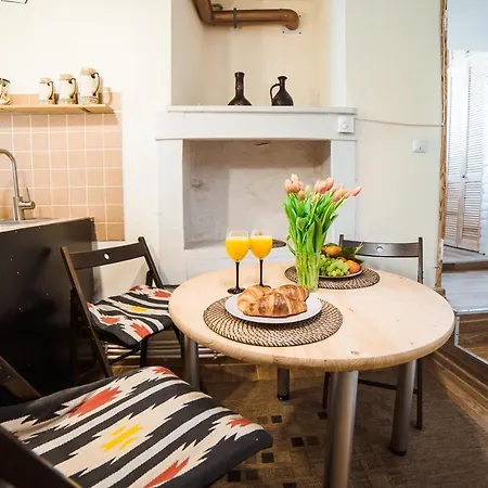 Private Classical In Trendy Uptown Area Apartment *