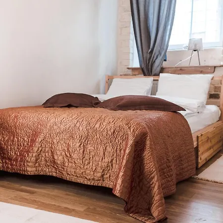 Private Classical In Trendy Uptown Area Apartment *