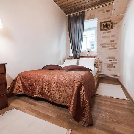 Private Classical In Trendy Uptown Area Daire